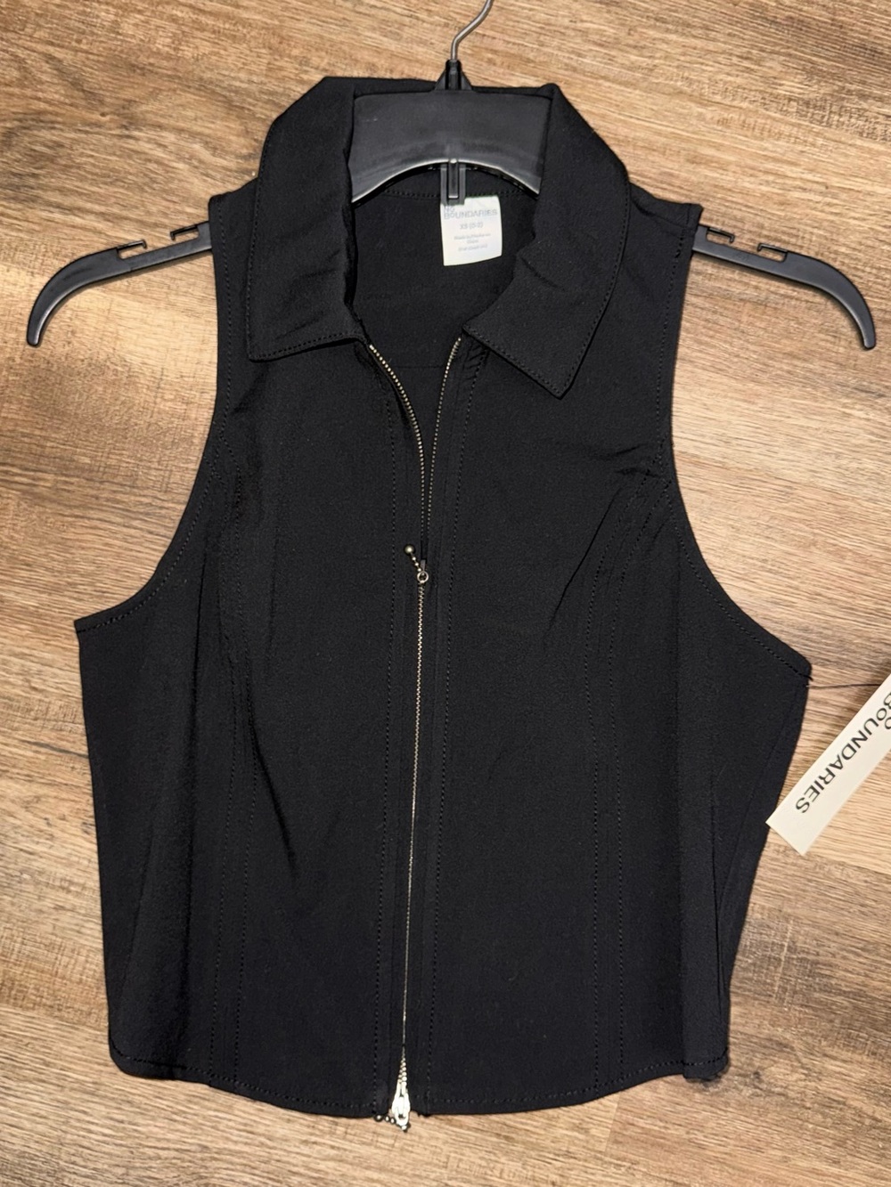 NWT NO BOUNDARIES Black Sleeveless Collared Zip-Front Vest. Size XS (0-2).